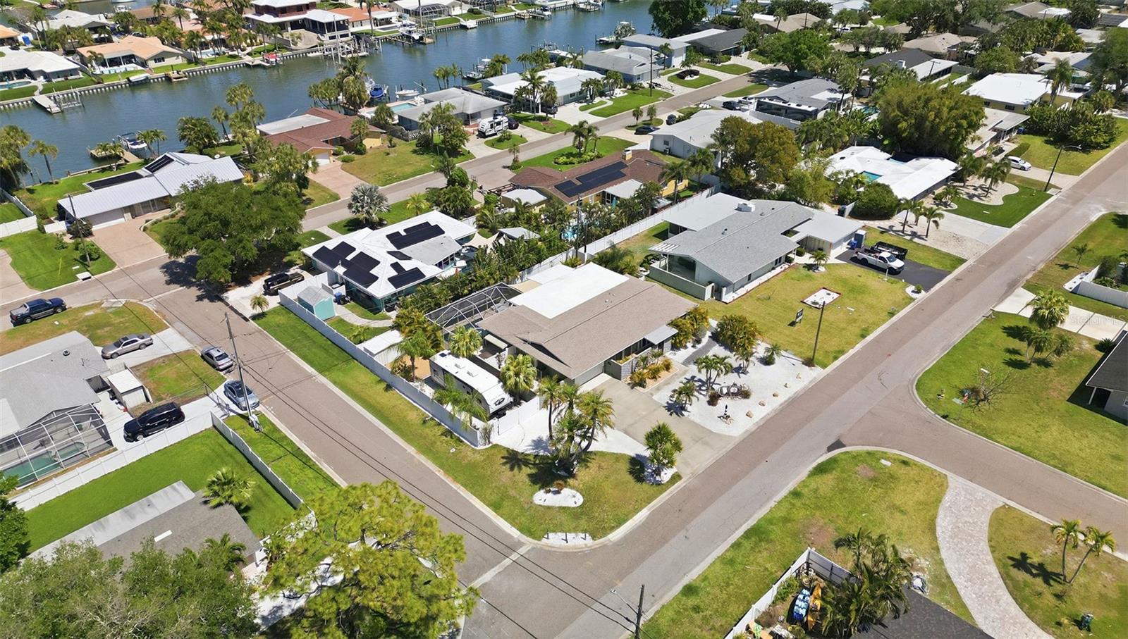 MAXIMO MOORINGS - Residential