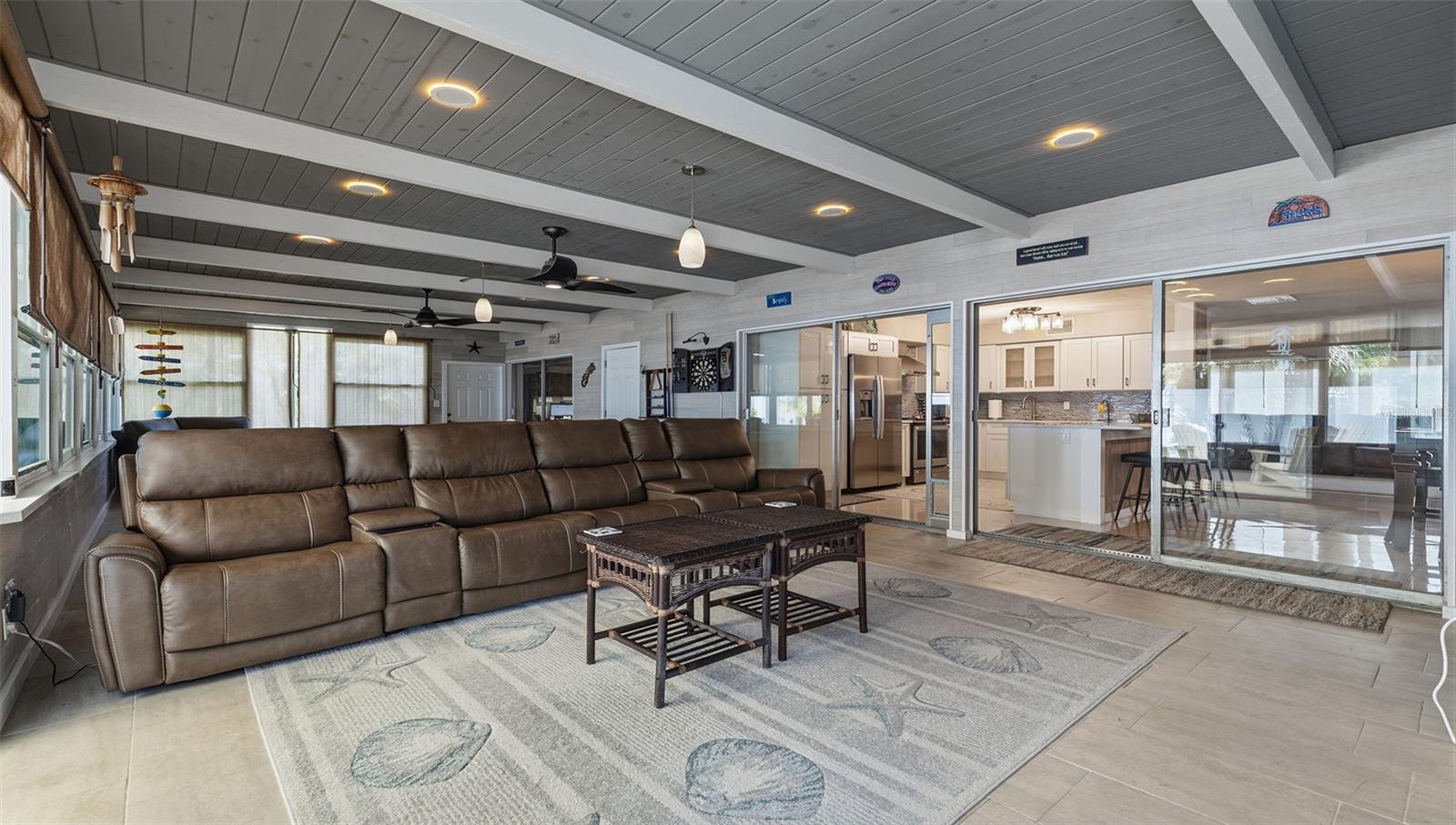 MAXIMO MOORINGS - Residential