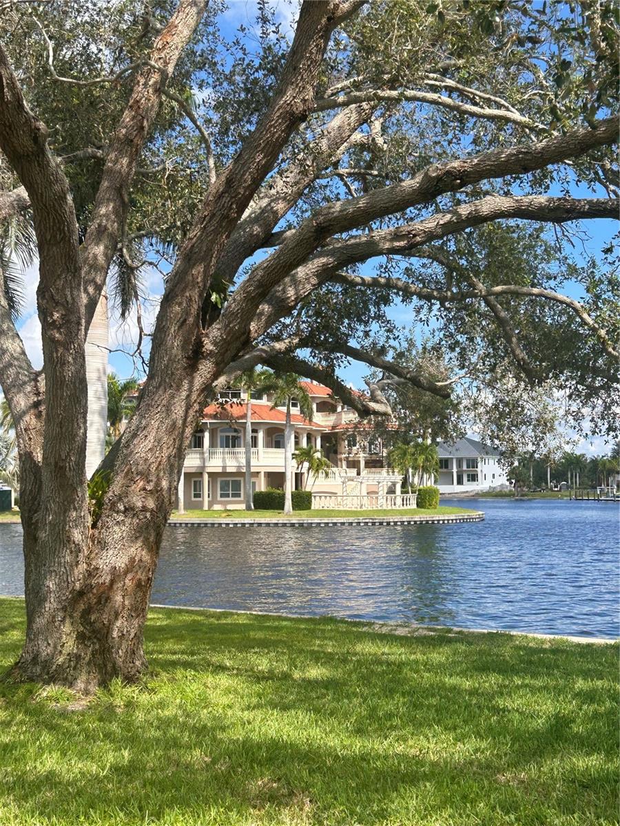143 CREEK DRIVE SE
