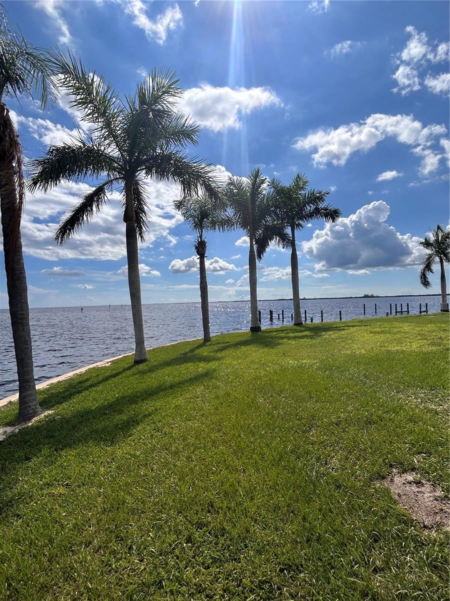 300 foot DIRECT HARBORFRONT property on a quiet cul-de-sac. Cleared and ready to build your dream home! Beautiful large oak tree on property.
Enjoy magnificent views of Charlotte Harbor and Grassy Pointe.