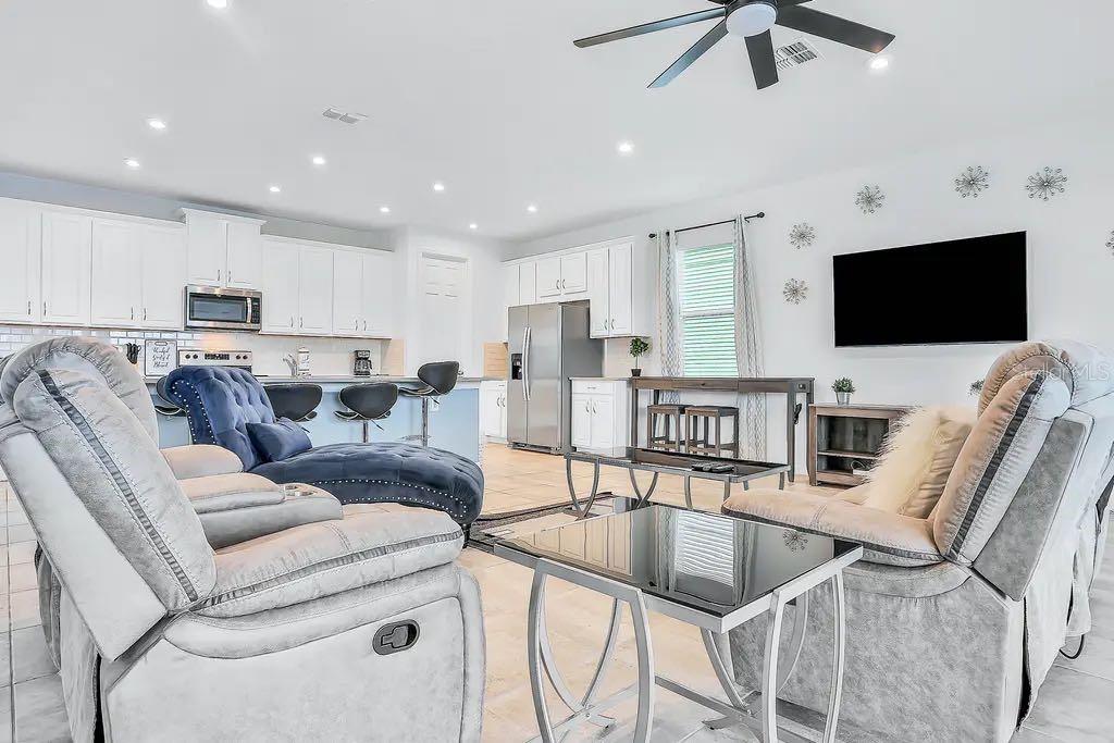 8906 CAROLINE BAY COURT