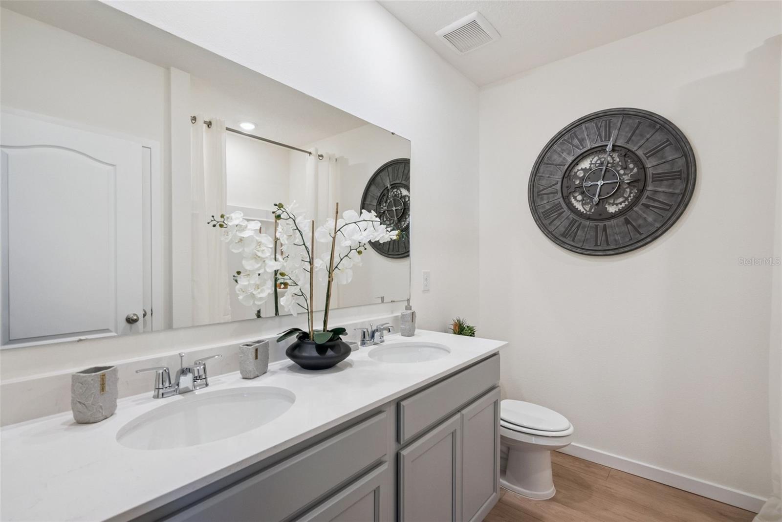 OAK POINTE - Residential