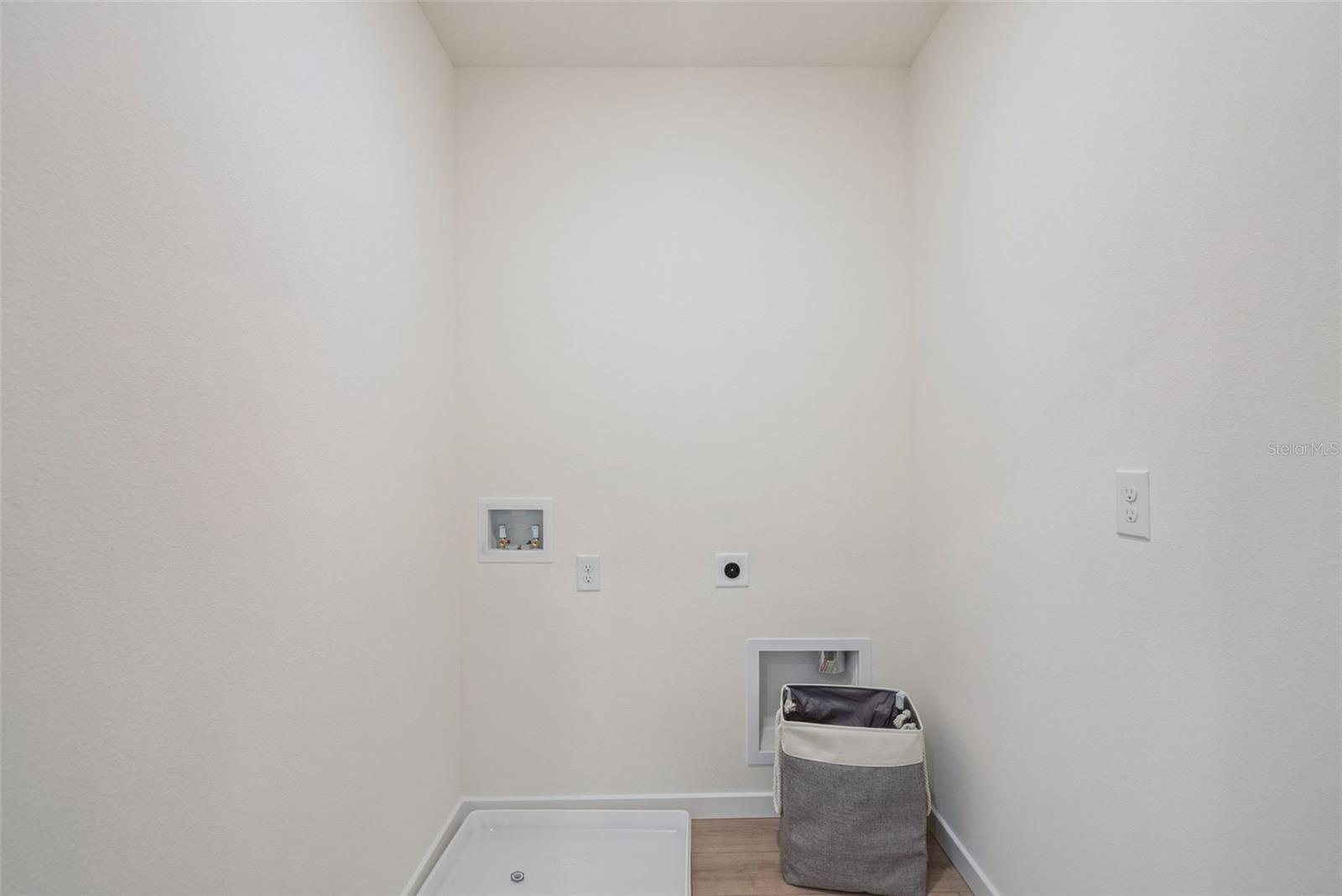 OAK POINTE - Residential