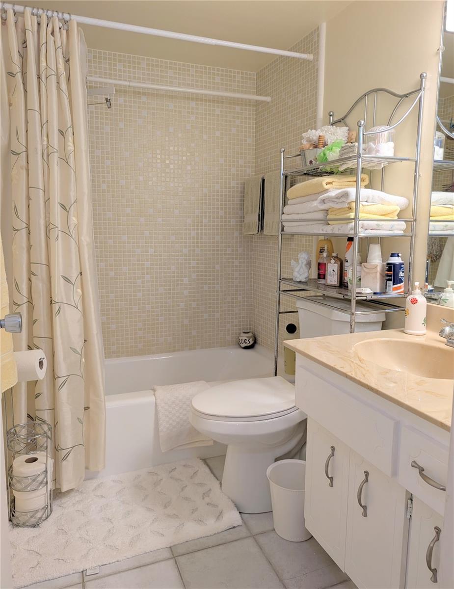 PENNWOOD MANOR - Residential