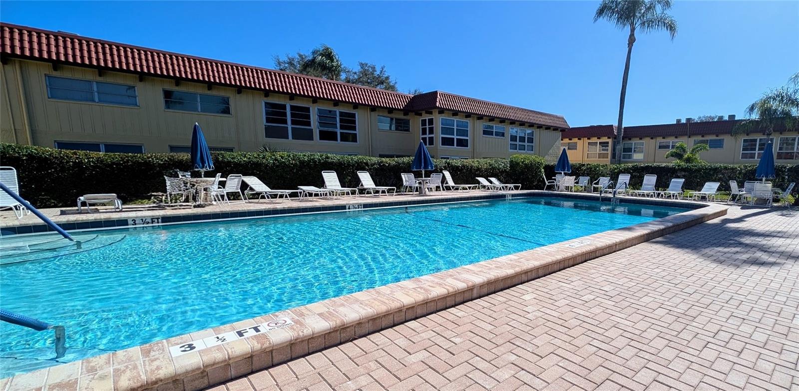 PENNWOOD MANOR - Residential