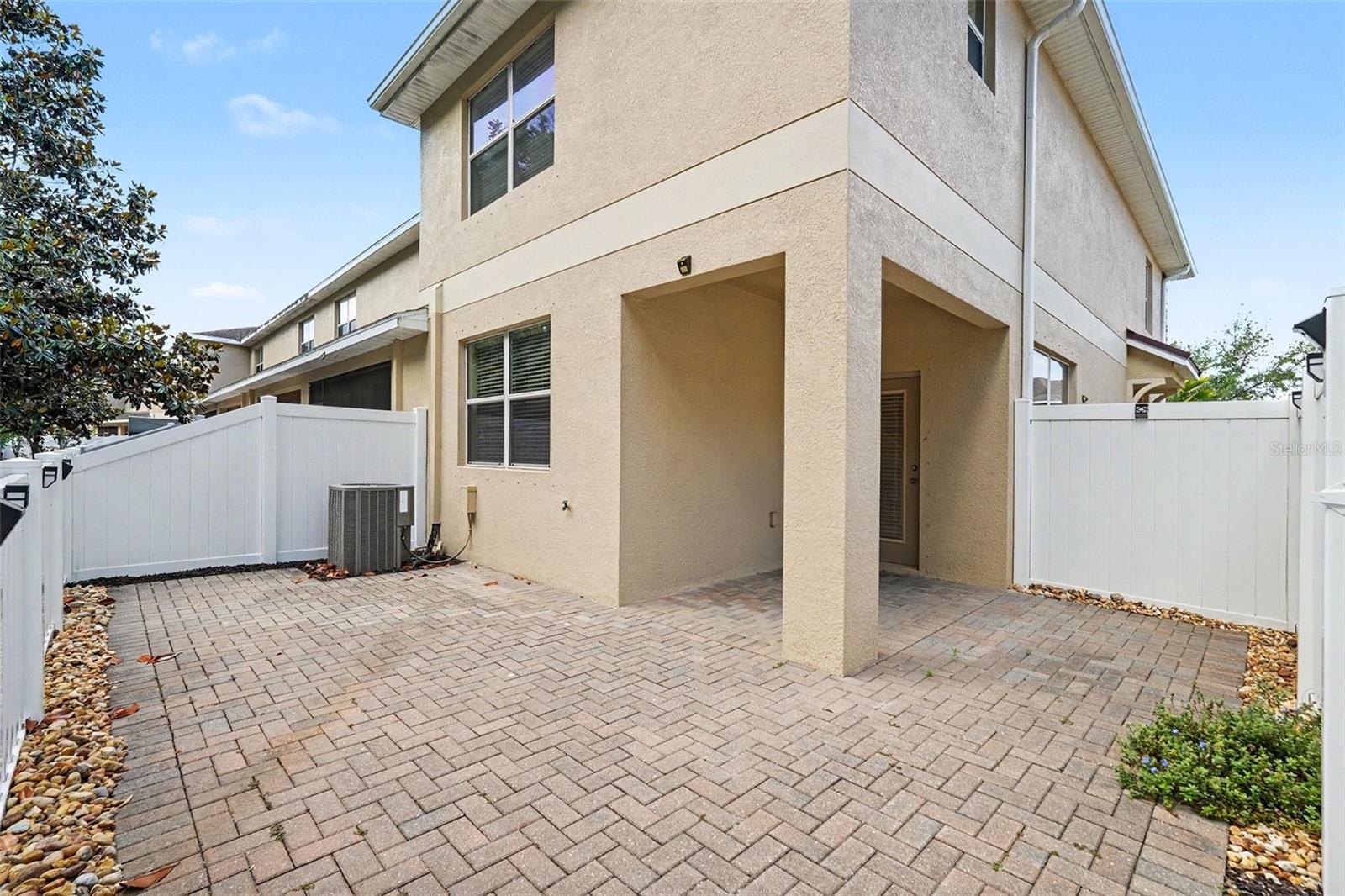 VERANDAH TWNHMS - Residential
