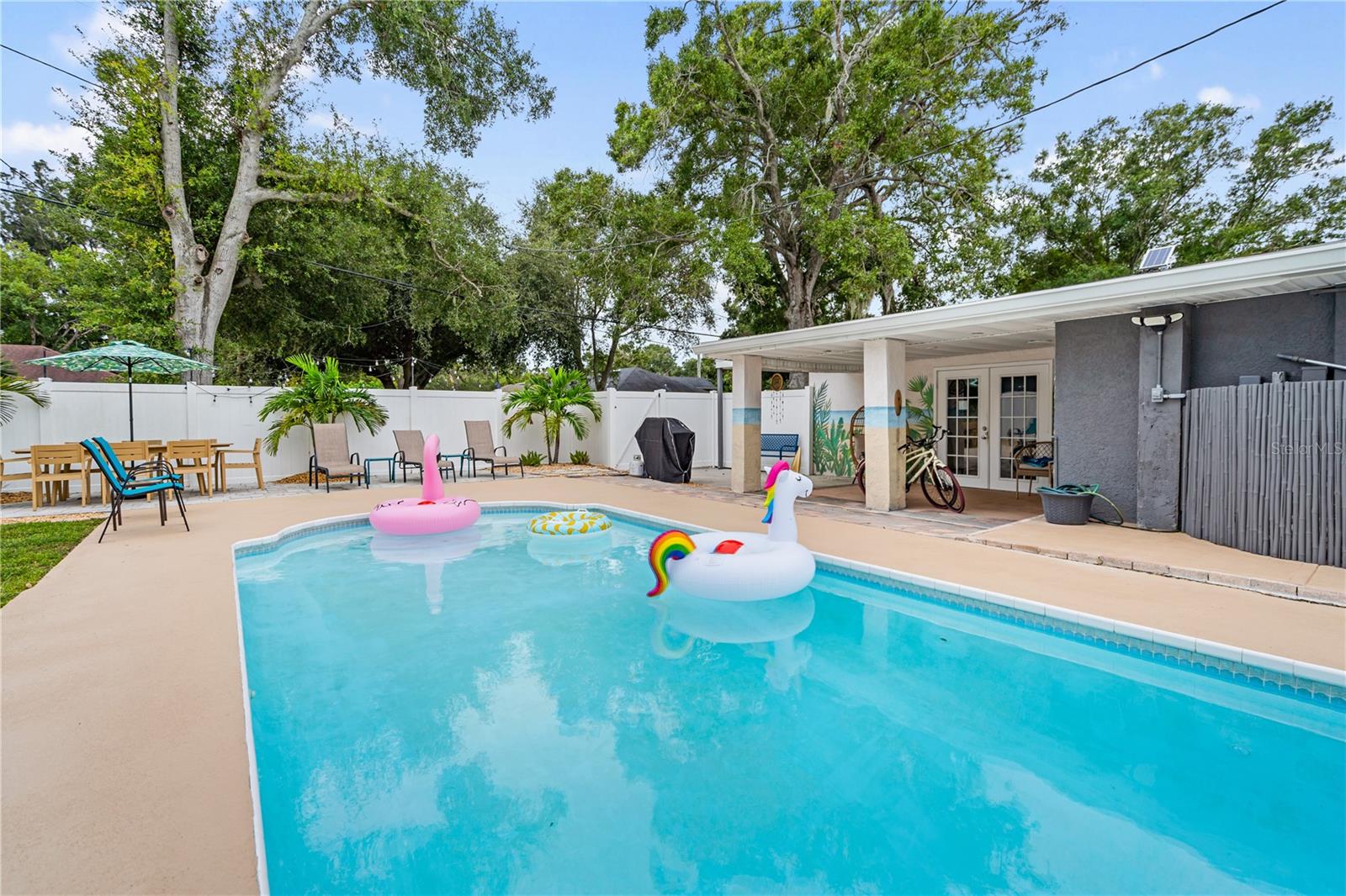 WHISPERING PINES - Residential