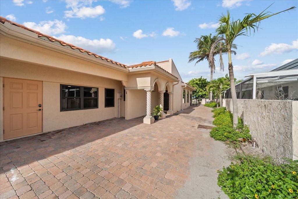 Photo of 718 Golden Beach Boulevard #1, Venice, FL 34285 (MLS # A4665814)