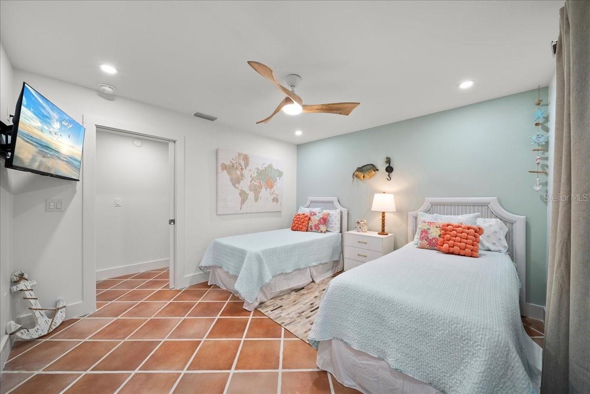 OCEAN SANDS - Residential