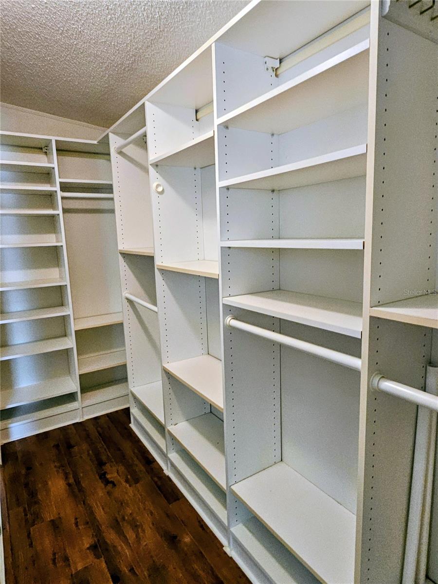 OAKWOOD MANOR - Residential