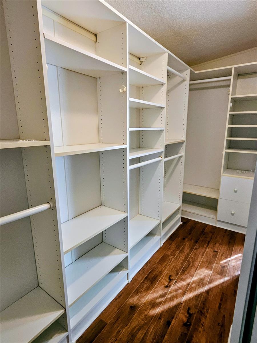 OAKWOOD MANOR - Residential