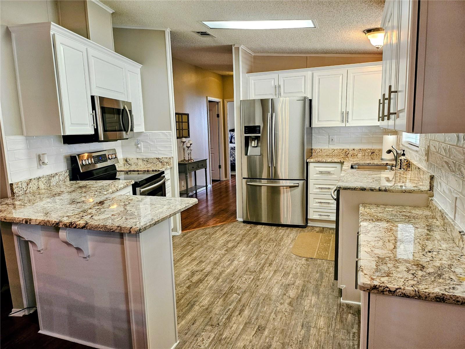 OAKWOOD MANOR - Residential