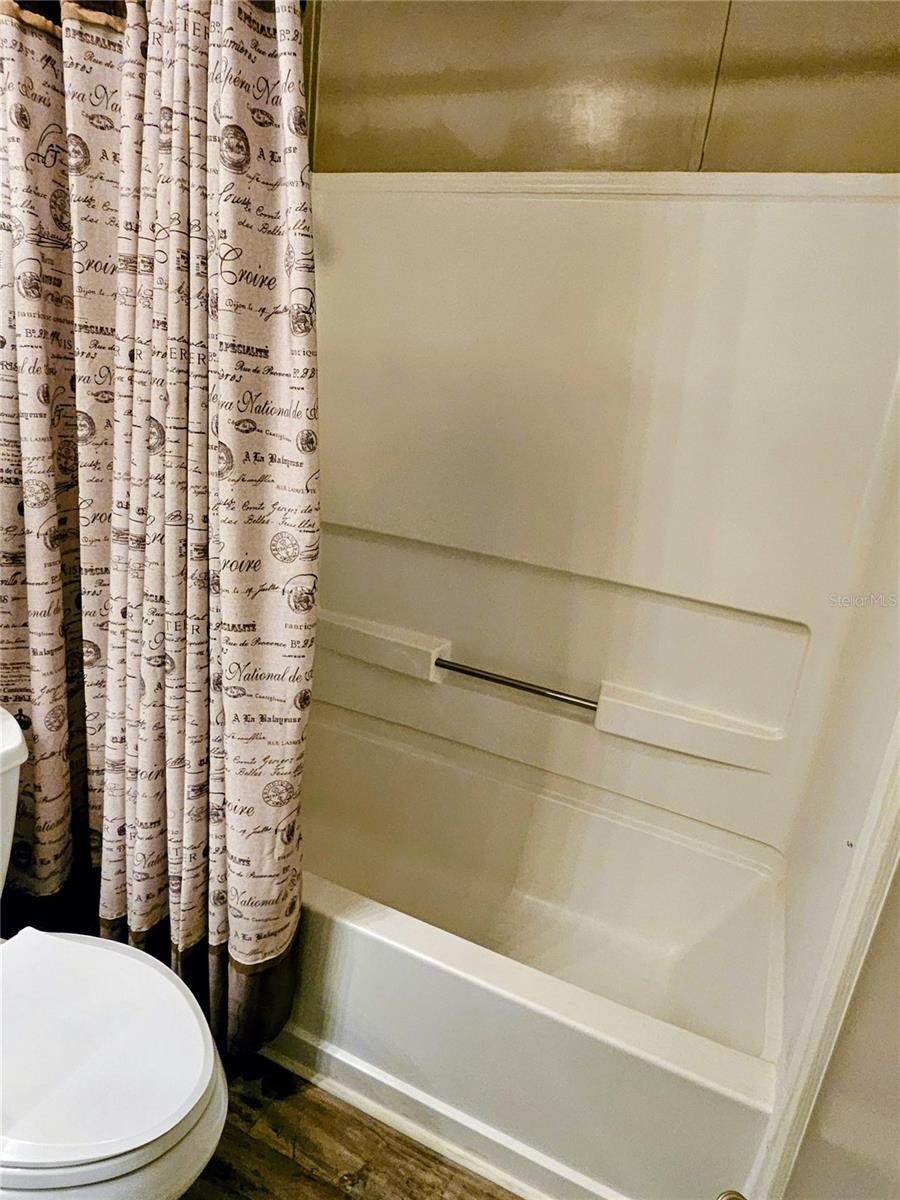 OAKWOOD MANOR - Residential