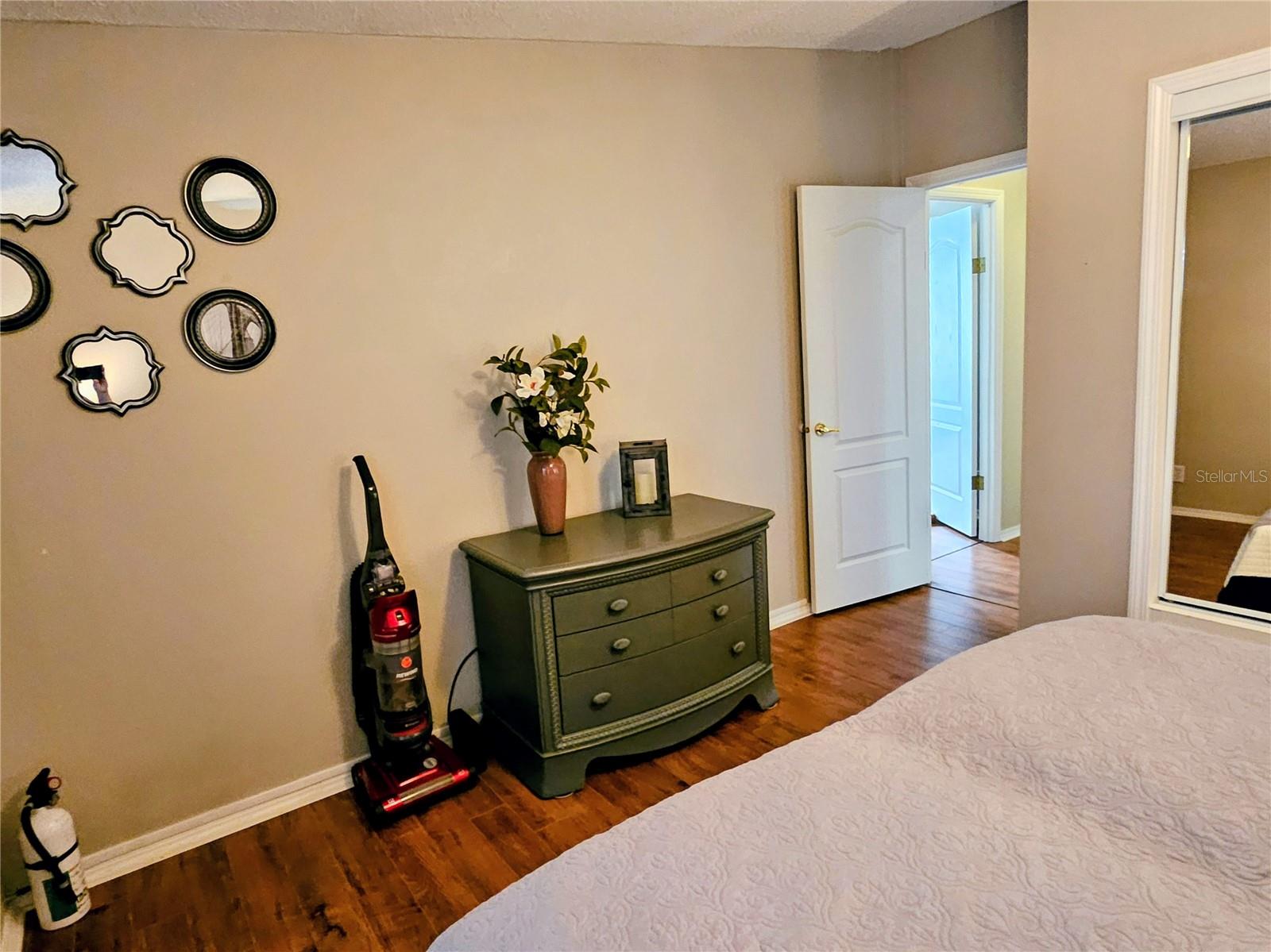 OAKWOOD MANOR - Residential