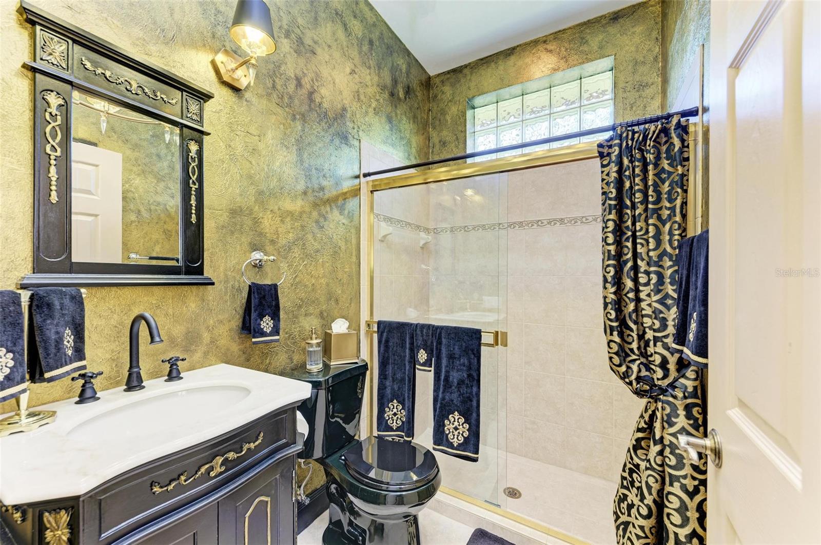 ROSEDALE 10 - Residential