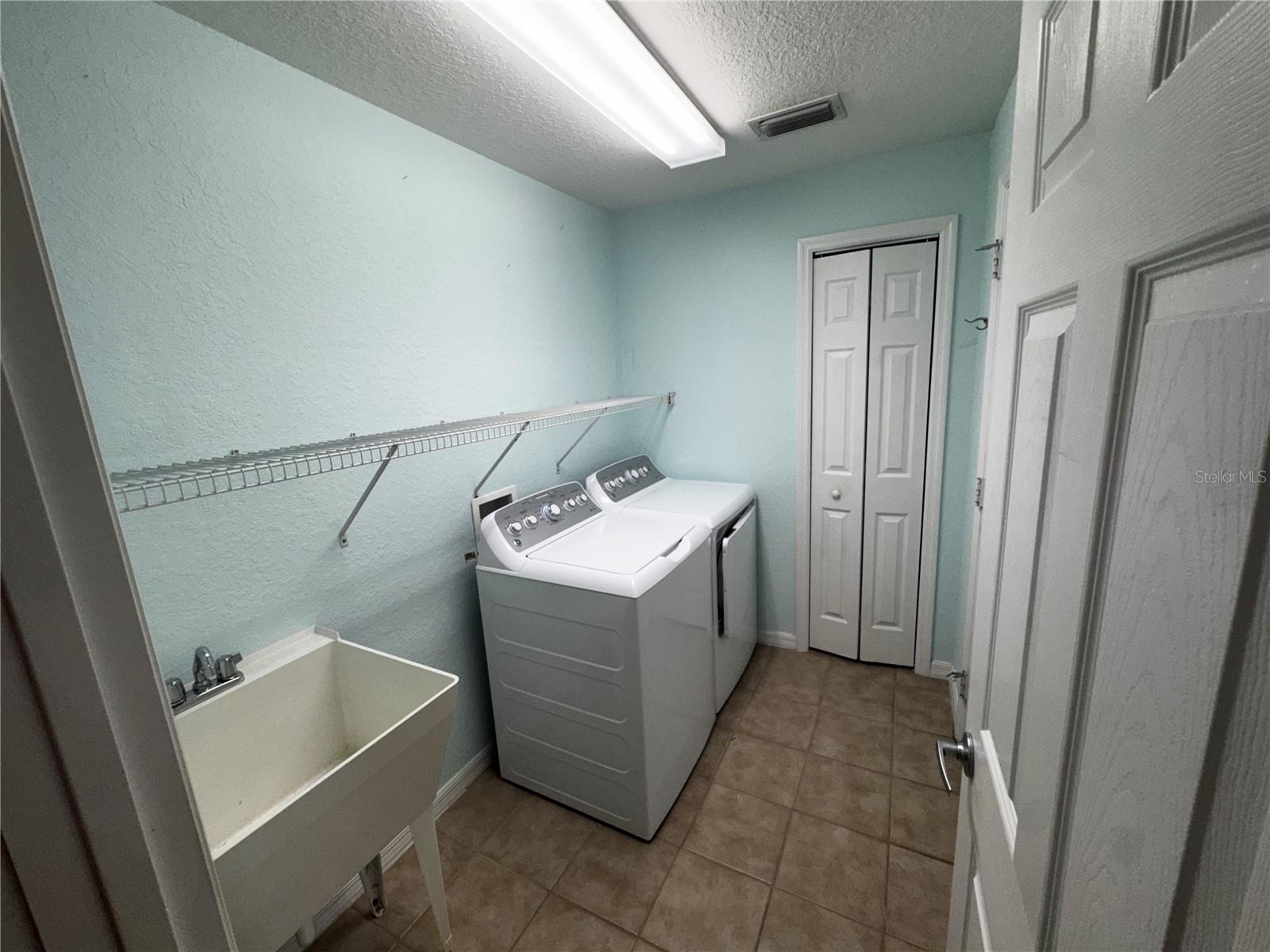 MAGNOLIA PLACE/LAKESIDE LNDGS - Residential Lease