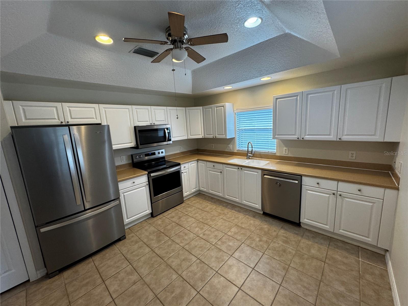 MAGNOLIA PLACE/LAKESIDE LNDGS - Residential Lease