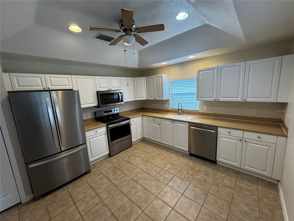 Photo of 10156 Mainsail Drive, Oxford, FL 34484 (MLS # G5111235)