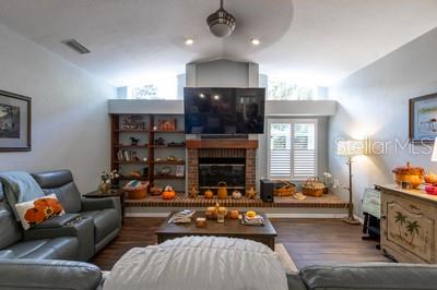 LANDMARK WOODS II - Residential