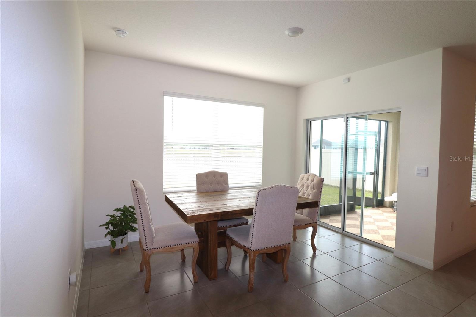 EPPERSON RANCH NORTH PH 6 POD - Residential Lease