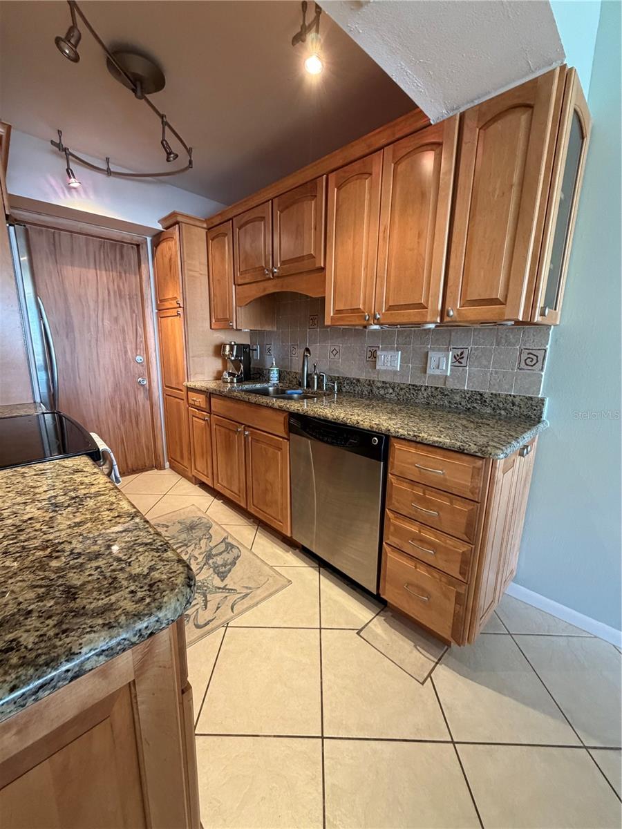 3806 GULF OF MEXICO DRIVE C211