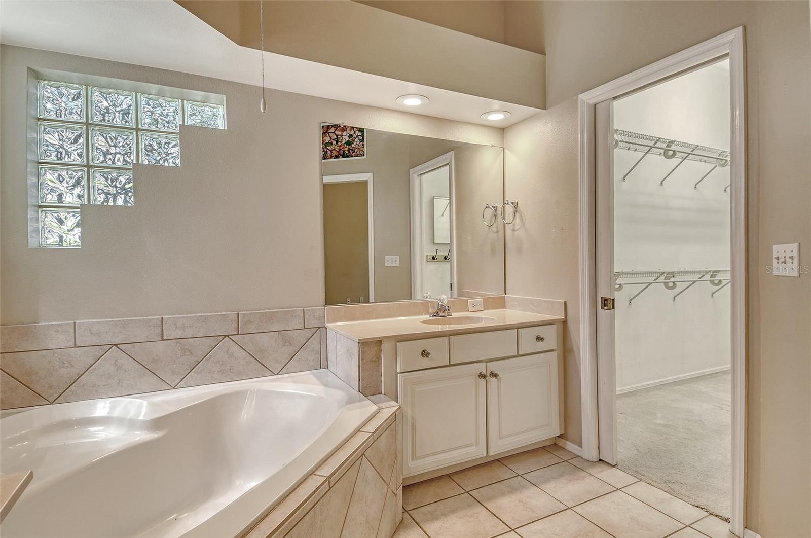 WELLINGTON CHASE - Residential Lease