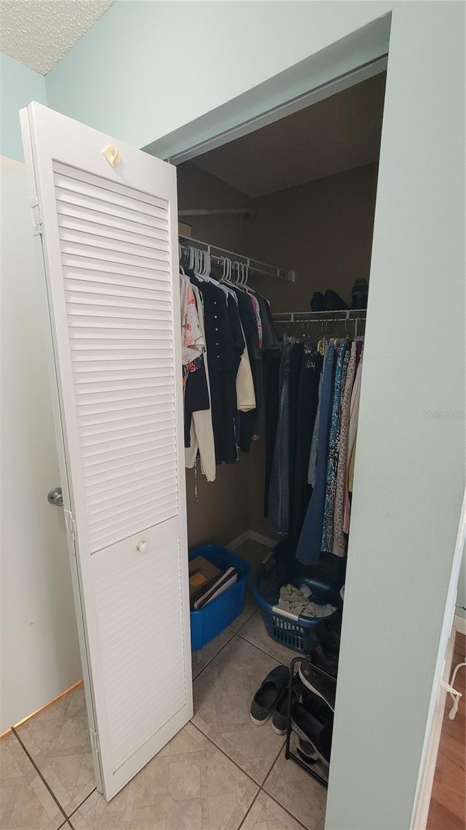 CIRCLE SQUARE WOODS - Residential