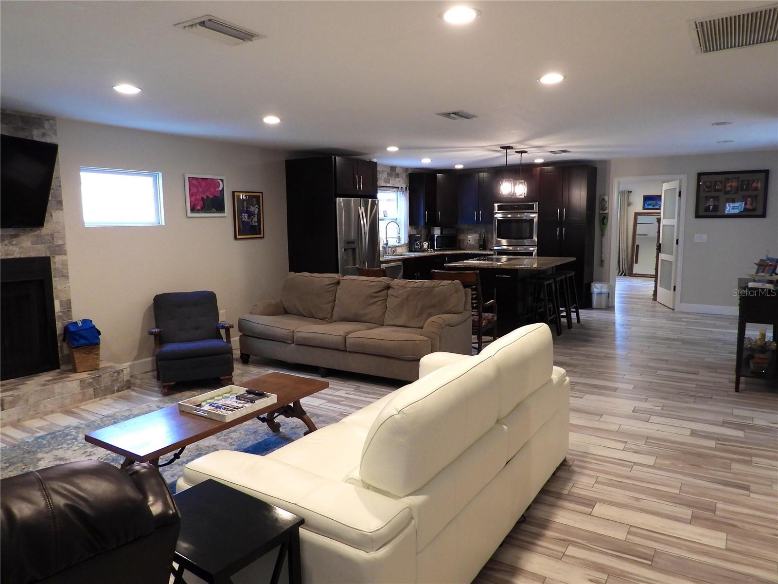 7800 COUNTRY CLUB ROAD N