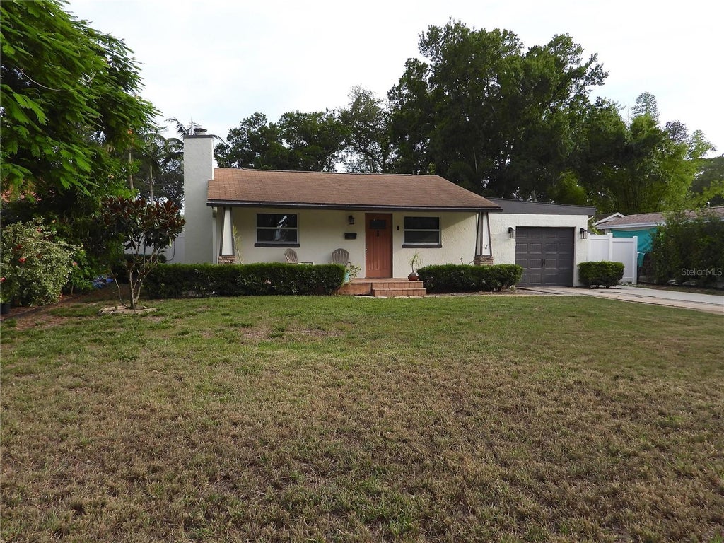 Photo of 7800 Country Club Road N, St Petersburg, FL 33710 (MLS # O6439830)