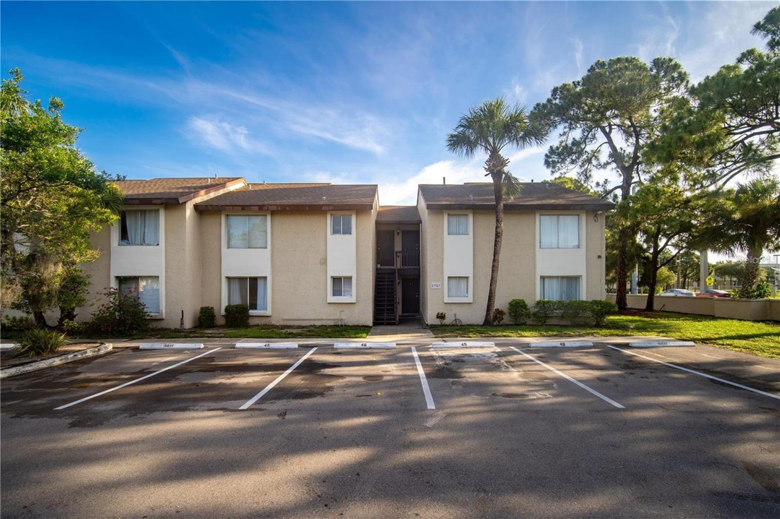 Available August 1st – 2 Bed / 2 Bath First-Floor Condo in Hidden Lake Village
Don't miss this beautifully located first-floor 2-bedroom, 2-bath unit in the heart of Sarasota! Just minutes from world-renowned Siesta Key Beach, downtown Sarasota, UTC Mall, I-75, and a variety of shopping and dining options. Located in the desirable Hidden Lake Village community, residents enjoy access to two swimming pools (one heated), tennis courts, a clubhouse with fitness center, and a game room with pool table.