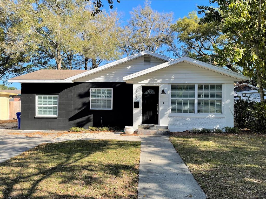 Photo of 309 W Palm Drive, Lakeland, FL 33803 (MLS # L4959480)