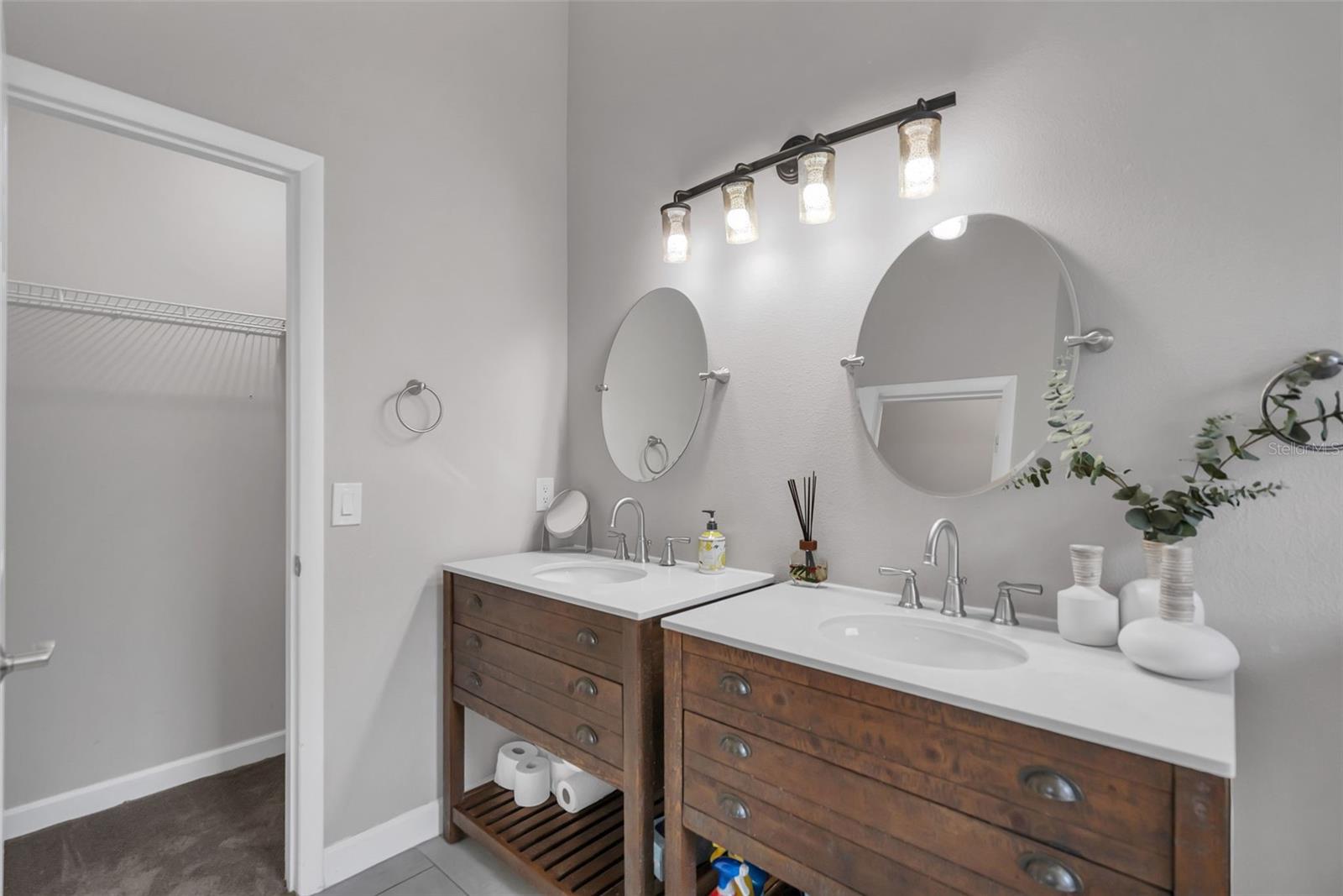 ROLLING HILLS ESTATES - Residential