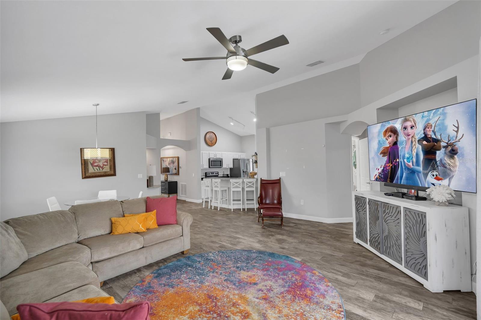 ROLLING HILLS ESTATES - Residential