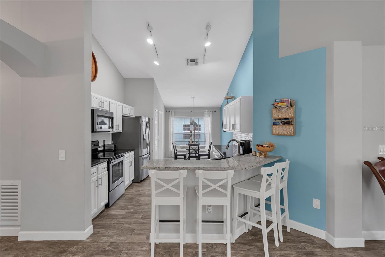 ROLLING HILLS ESTATES - Residential