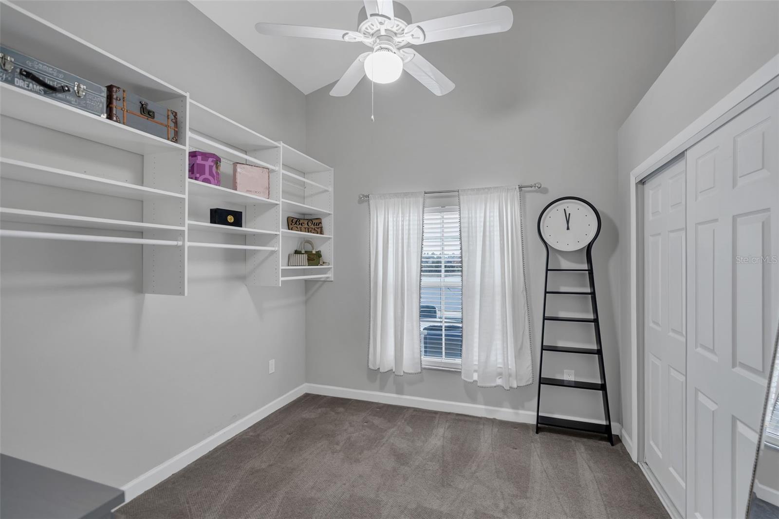 ROLLING HILLS ESTATES - Residential