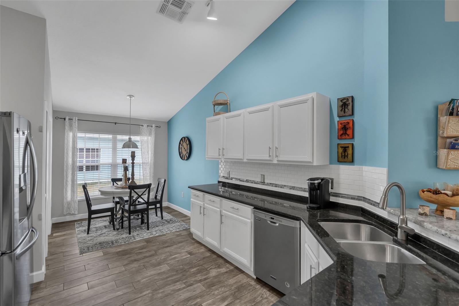 ROLLING HILLS ESTATES - Residential