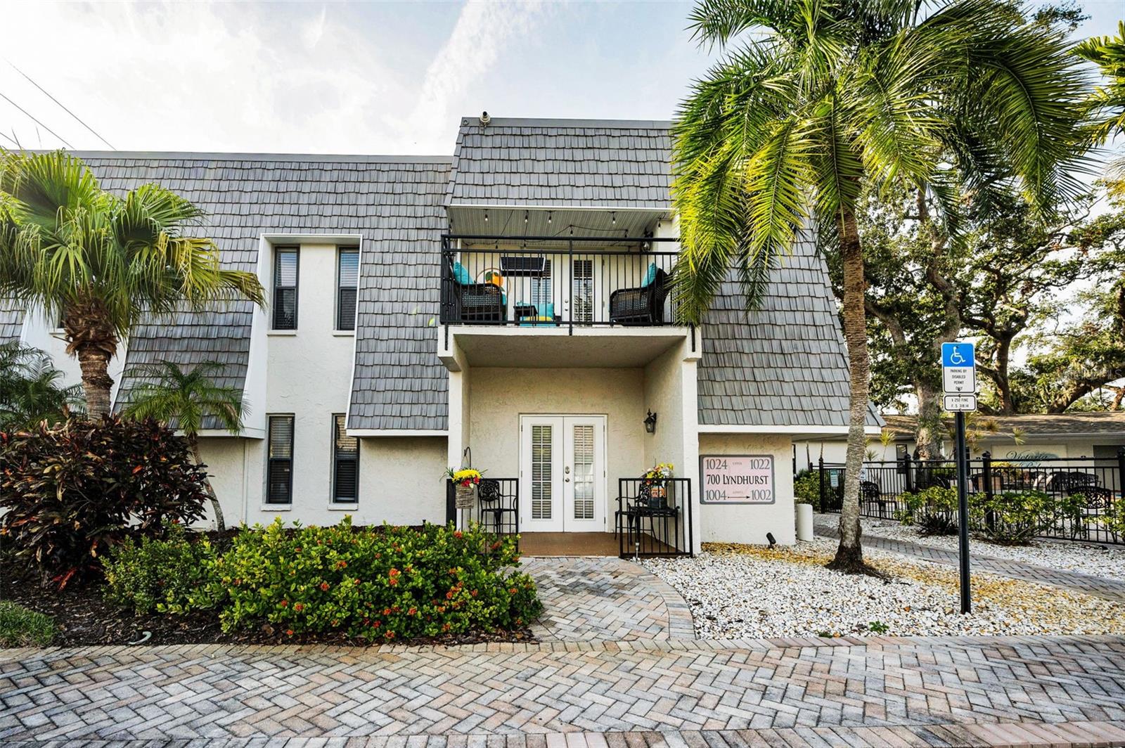 700 LYNDHURST STREET 1024