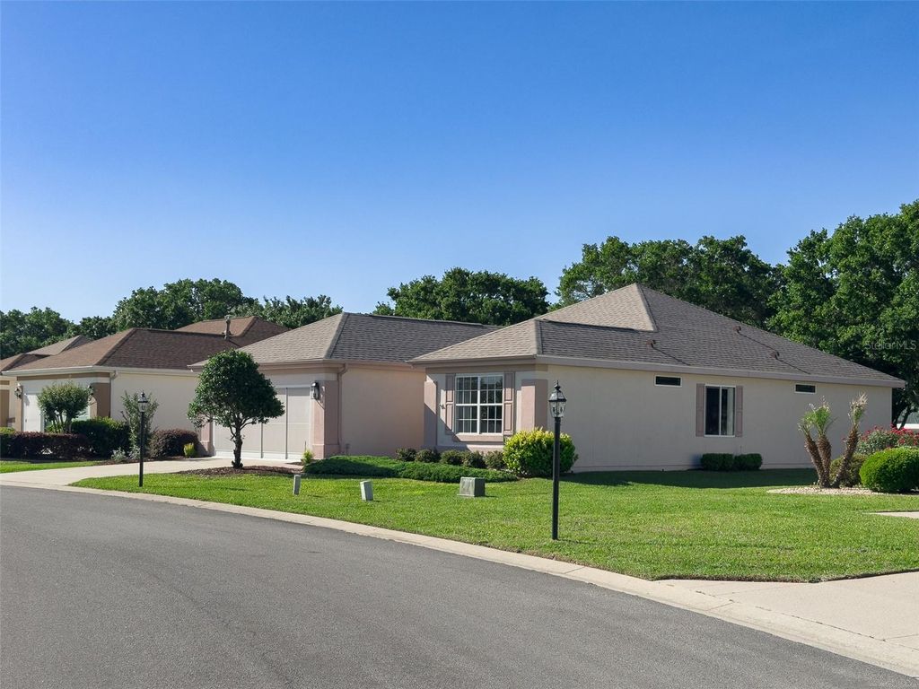 Photo of 9593 SE 124th Loop, Summerfield, FL 34491 (MLS # V4948563)