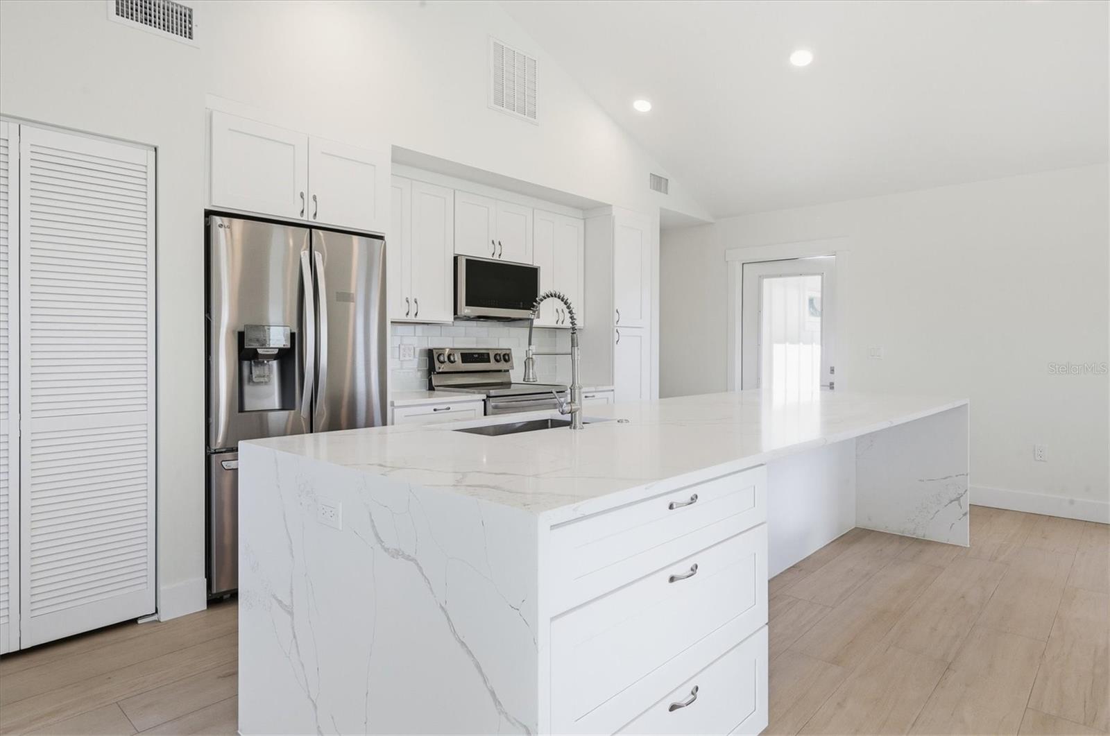 COLONY DON PEDRO PH 04 - Residential