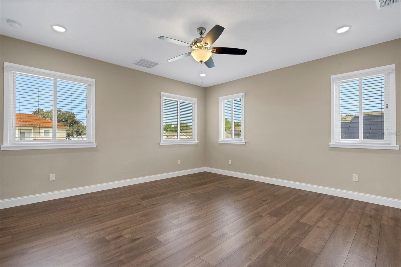 HERITAGE WOODS - Residential