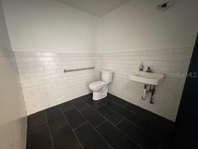 1775 INDUST PARK - Commercial Lease