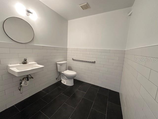 1775 INDUST PARK - Commercial Lease