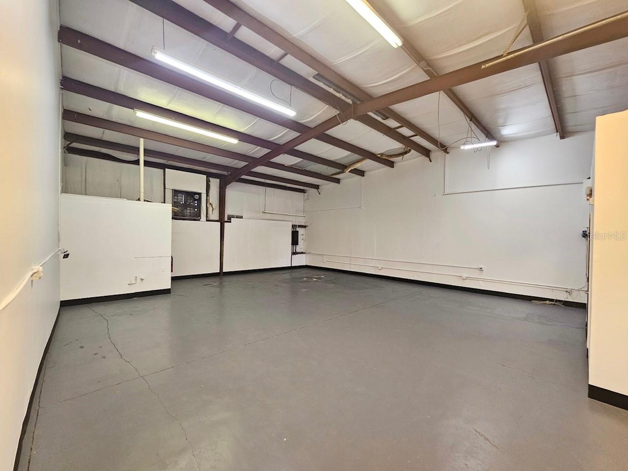 1775 INDUST PARK - Commercial Lease