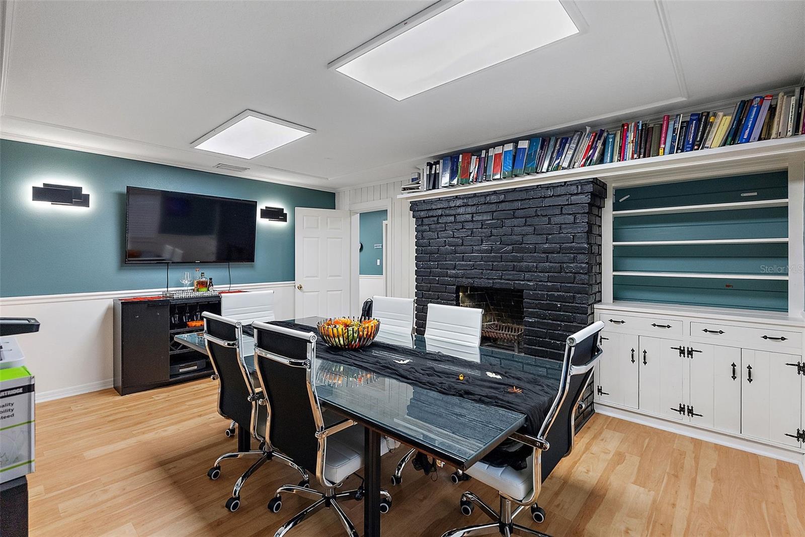 HALLS CENTRAL AVE 3 - Commercial Sale