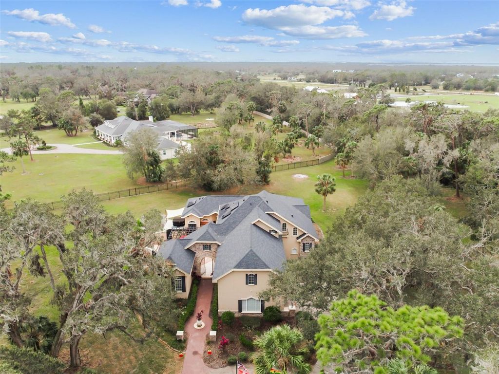 Photo of 12709 Mannhurst Oak Lane, Lithia, FL 33547 (MLS # TB8502651)