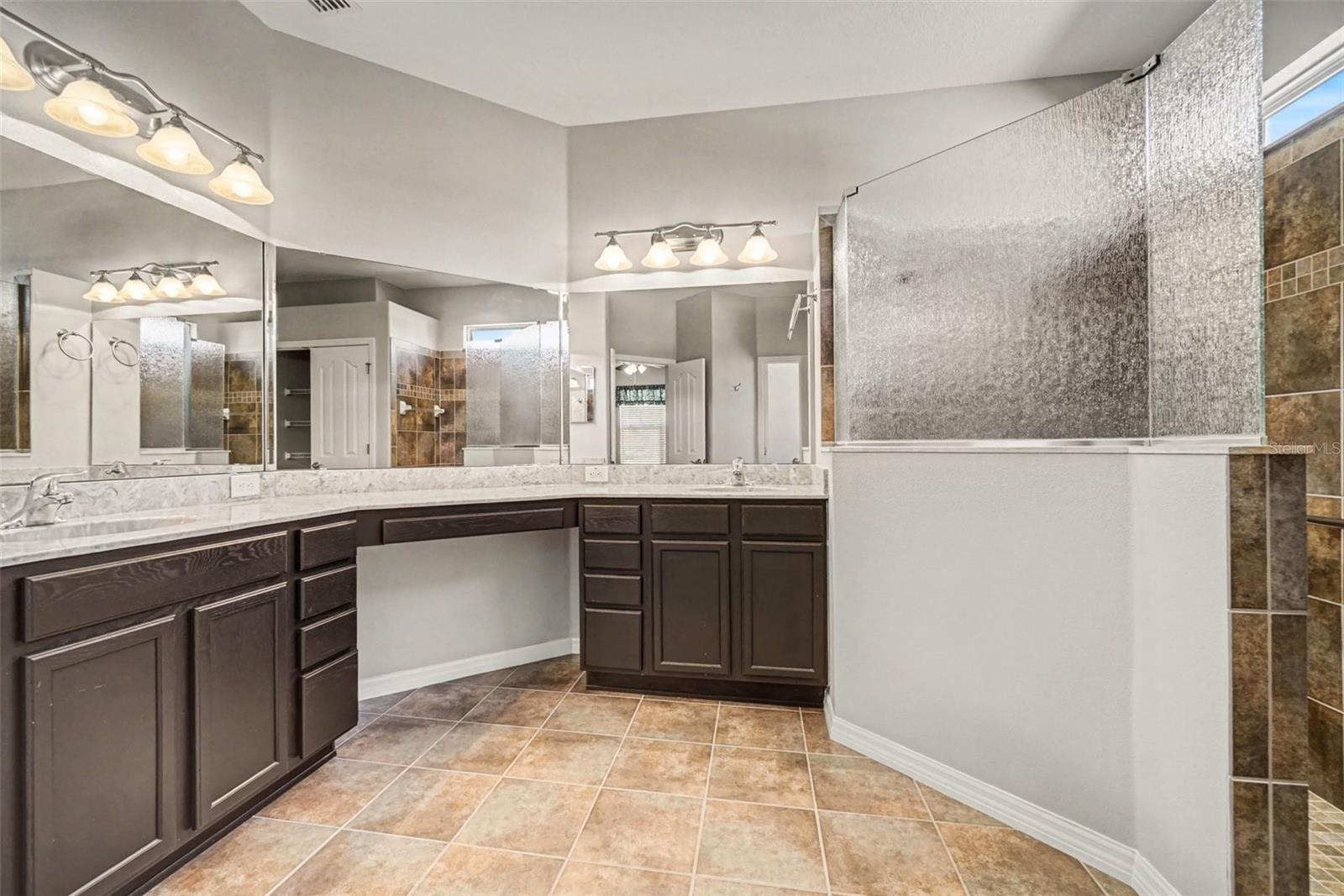 ARLINGTON RIDGE - Residential