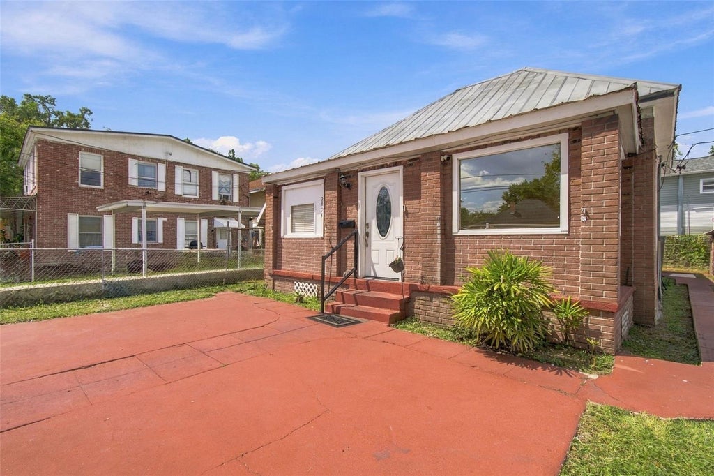 Photo of 2402 N Highland Avenue, Tampa, FL 33602 (MLS # TB8551435)