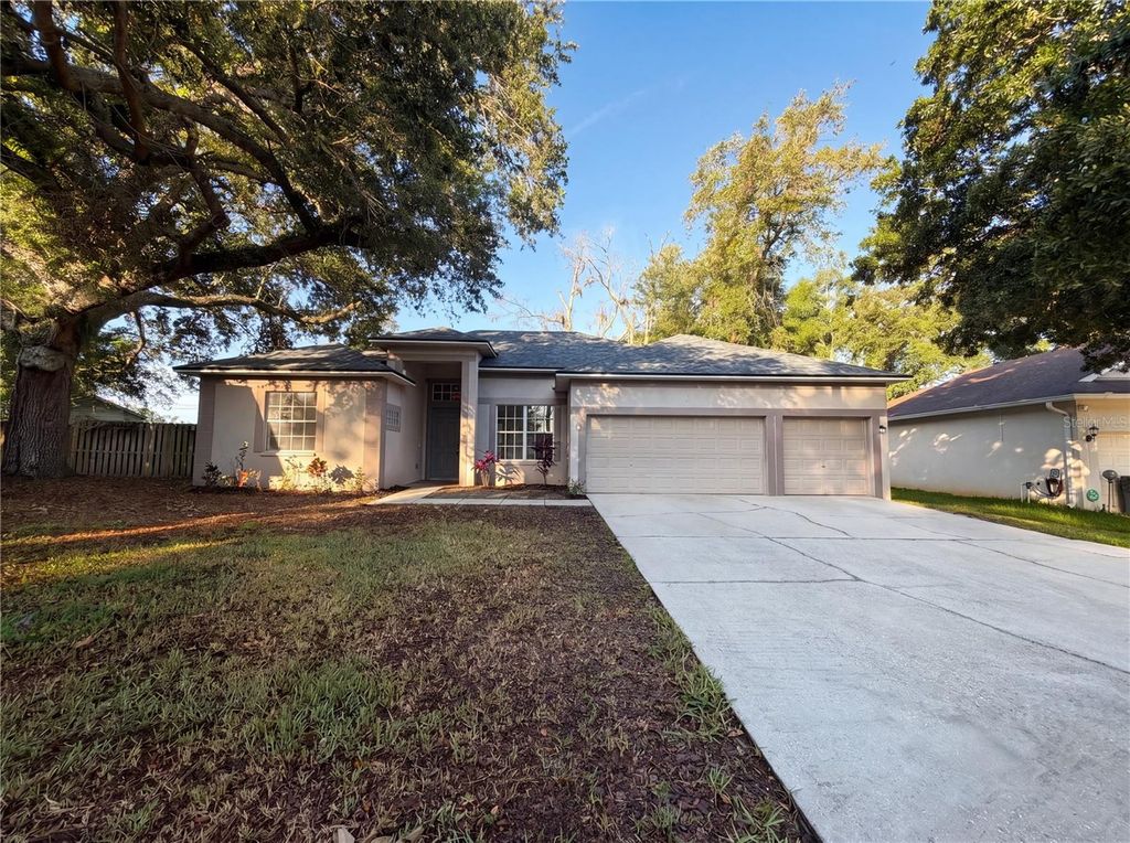 Photo of 203 Taylor Bay Lane, Brandon, FL 33510 (MLS # O6410875)
