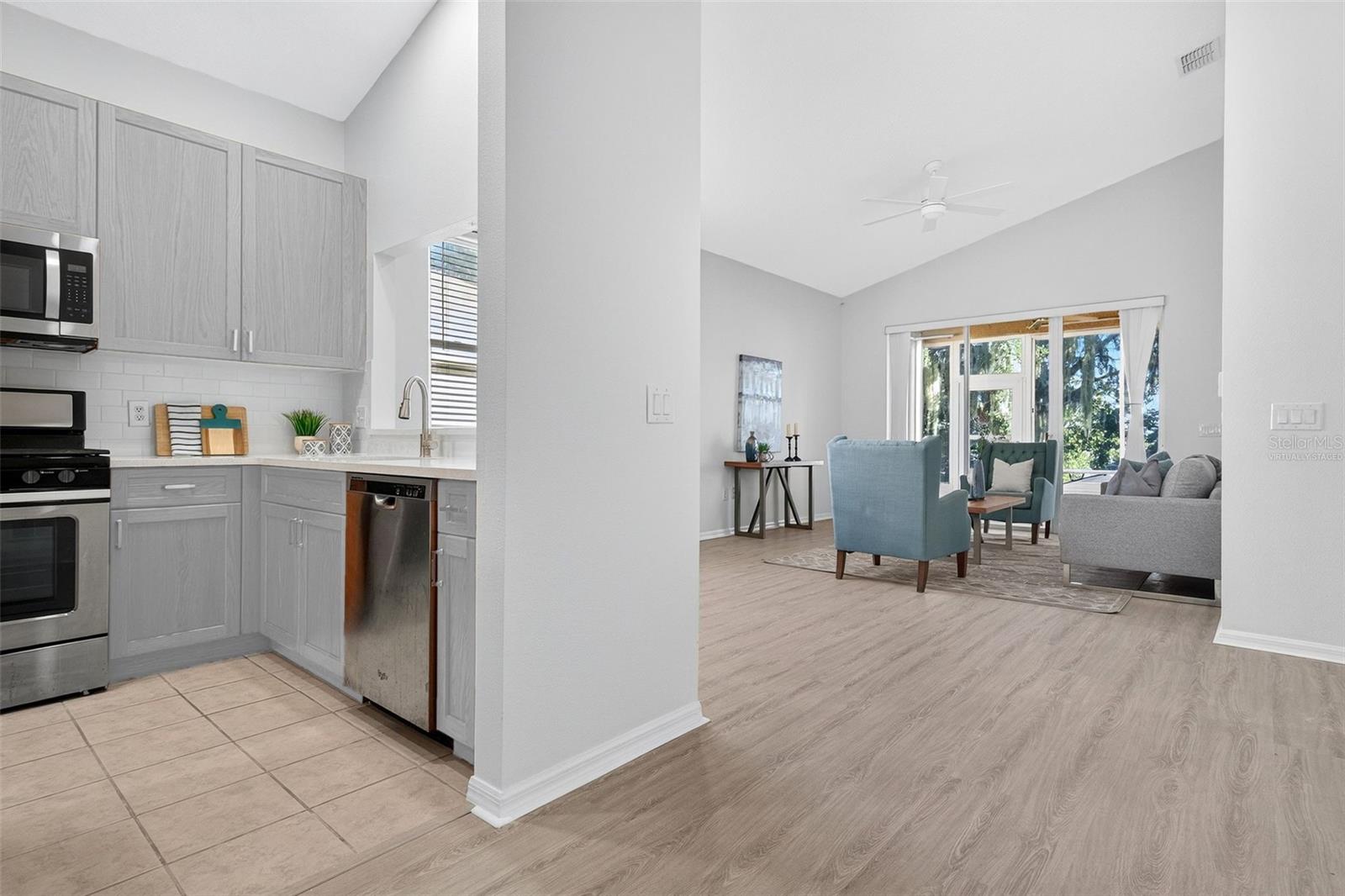 CLERMONT SUMMIT GREENS PH 02B LT 01 BEING - Residential