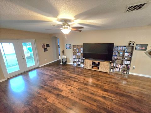 A home in LAKELAND